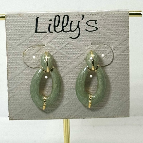 Vintage Gold & Mint Enamel Drop Earrings by Lilly’s - Classic & Elegant Design - Picture 5 of 7